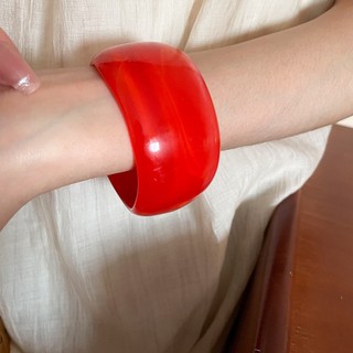 Vòng tay acrylic màu đỏ dành cho nữ, thời trang và cá tính