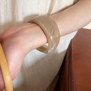 Vòng tay acrylic màu cà phê, thiết kế thời trang cao cấp dành cho nữ