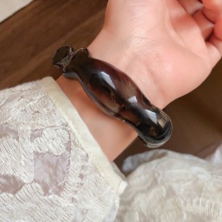 Vòng tay acrylic màu đen, thời trang và cá tính dành cho nữ