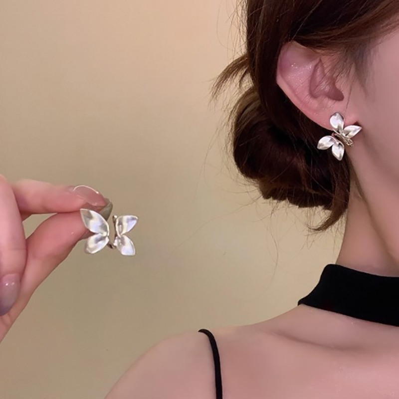 Bông tai cao cấp kim loại ba chiều hình bươm bướm thiết kế độc đáo