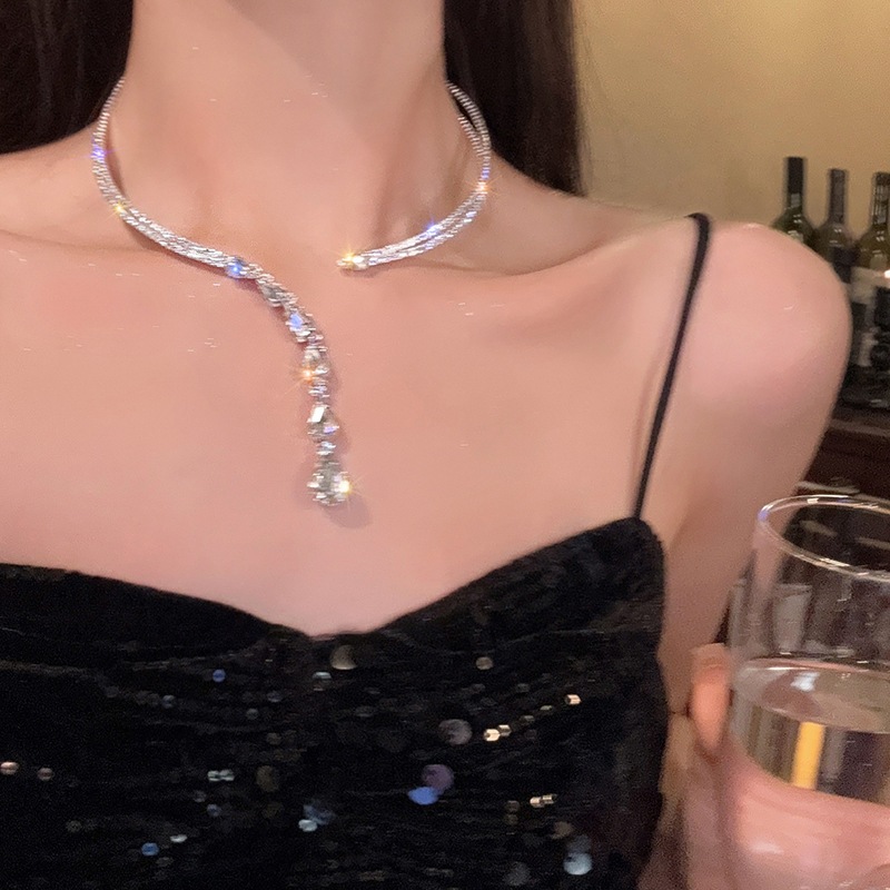 Vòng cổ zircon đá quý và ngọc trai, thiết kế sang trọng và cá tính
