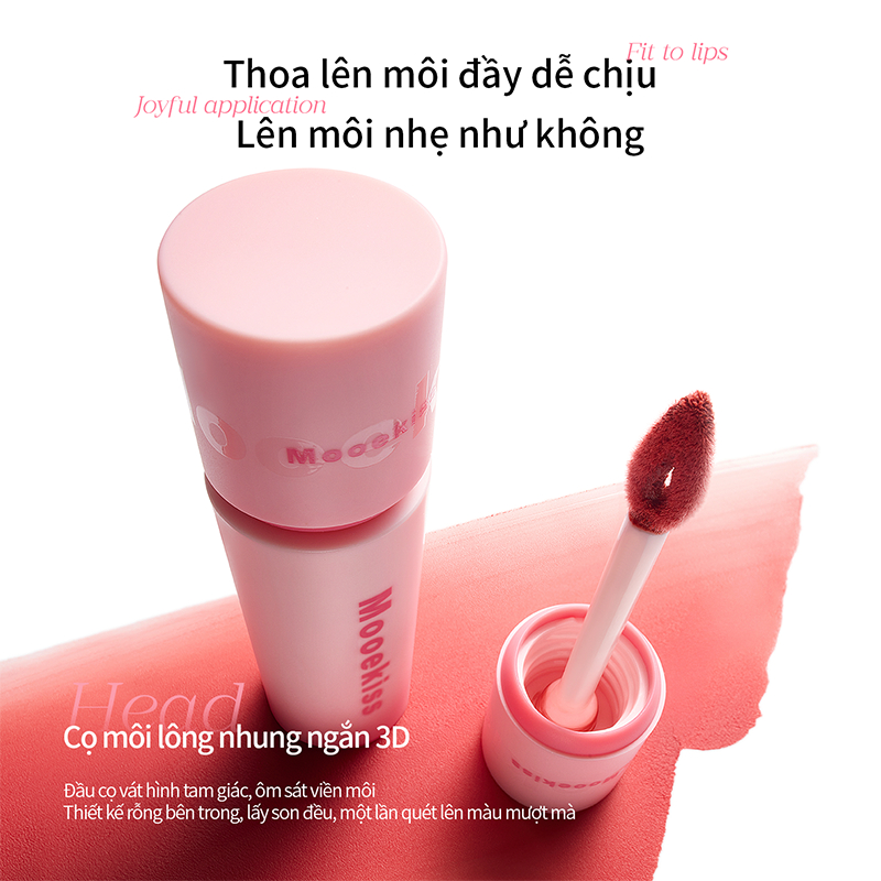 Son bùn Mooekiss mỏng nhẹ, lên màu rõ, lâu trôi, cực tôn da, che khuyết điểm vân môi siêu đỉnh, dưỡng ẩm cho nàng môi khô, dùng được cho cả môi và má hồng 2g