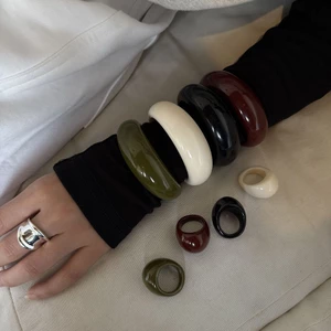 Phụ kiện vòng tay mở nhựa thời trang, đơn giản mà cá tính