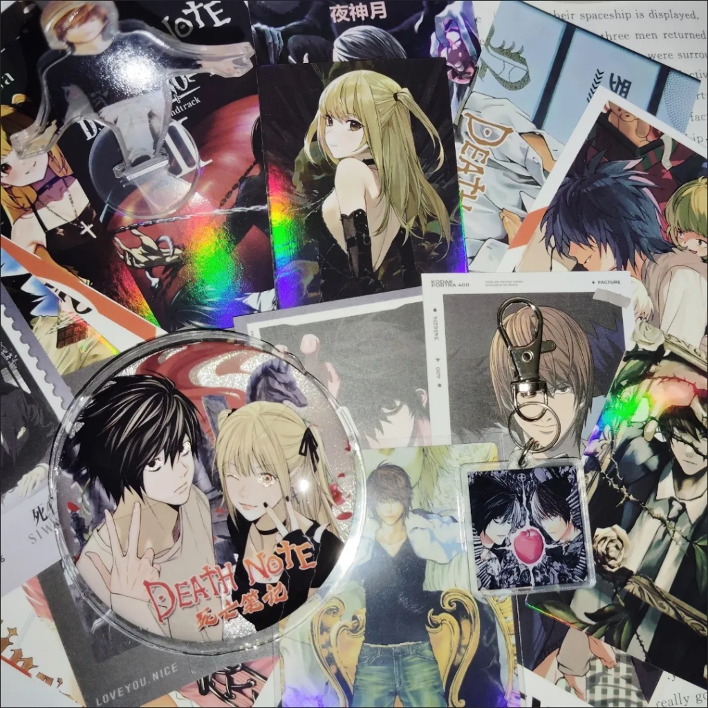 Bộ sưu tập 20 món Death Note Light Yagami | Standee, Foil Polaroid, Huy hiệu, Dấu trang, Bưu thiếp, Móc khóa