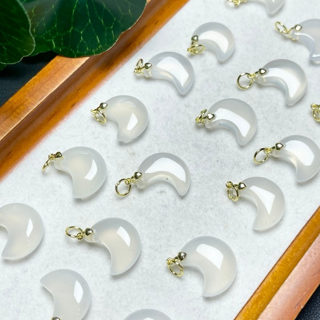 Ưu đãi đặc biệt sản phẩm mới: Mã não trắng tự nhiên - Mặt trăng nhỏ cho vòng tay và mặt dây chuyền