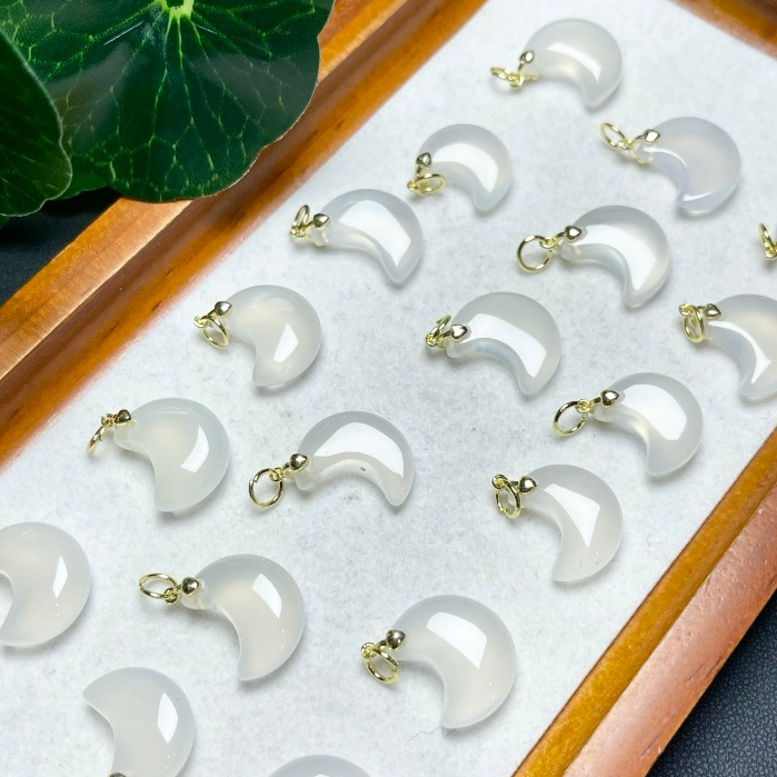 Ưu đãi đặc biệt sản phẩm mới: Mã não trắng tự nhiên - Mặt trăng nhỏ cho vòng tay và mặt dây chuyền