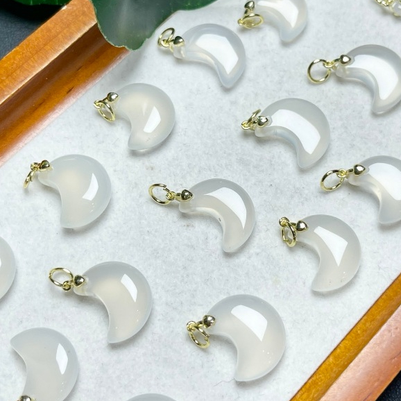 Ưu đãi đặc biệt sản phẩm mới: Mã não trắng tự nhiên - Mặt trăng nhỏ cho vòng tay và mặt dây chuyền