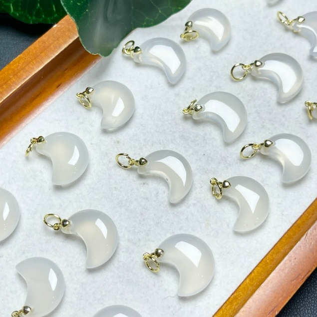 Ưu đãi đặc biệt sản phẩm mới: Mã não trắng tự nhiên - Mặt trăng nhỏ cho vòng tay và mặt dây chuyền