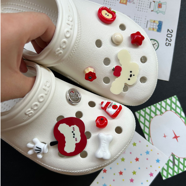 Phụ Kiện Giày Lỗ Hoạt Hình Dễ Thương Apple Puppy Giày Hoa Thích Hợp Cho Crocs Sáng Tạo Khóa Giày DIY Có Thể Tháo Rời Khóa Giày Lỗ Khóa Giày Busch Khóa Giày Zhibixing ins Giày Hoa