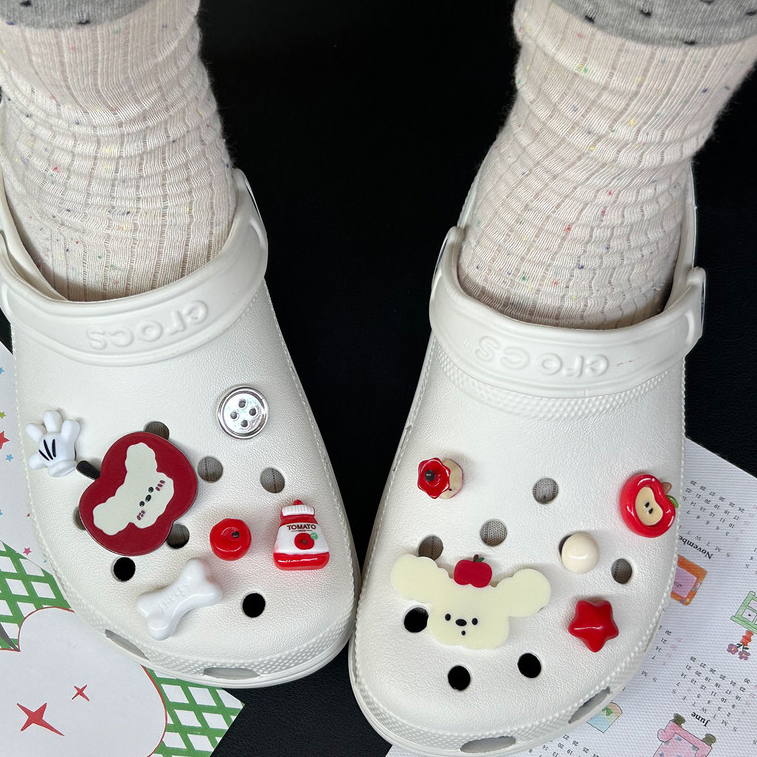 Phụ Kiện Giày Lỗ Hoạt Hình Dễ Thương Apple Puppy Giày Hoa Thích Hợp Cho Crocs Sáng Tạo Khóa Giày DIY Có Thể Tháo Rời Khóa Giày Lỗ Khóa Giày Busch Khóa Giày Zhibixing ins Giày Hoa