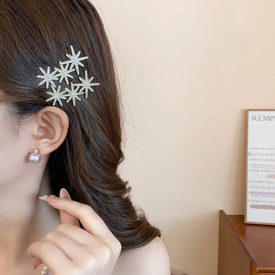 Kẹp tóc hoa và ngôi sao đính kim cương, phù hợp làm phụ kiện tóc thời trang cho nữ