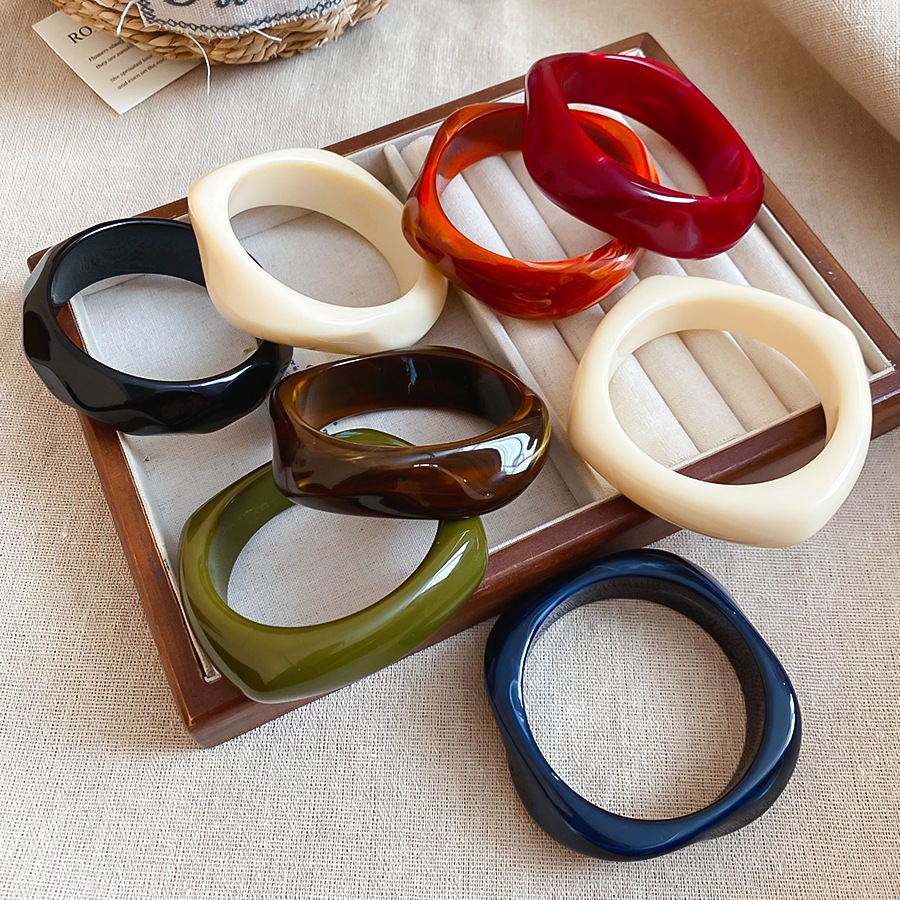 Vòng tay acrylic vuông xoắn hình học, thời trang đơn giản, phù hợp trang sức hằng ngày