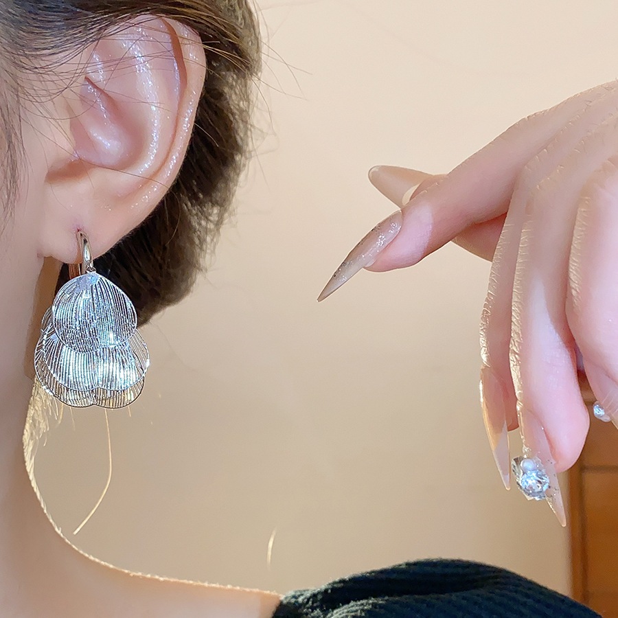 Bông Tai Thả Cánh Hoa Rỗng Phong Cách Thanhh lịch