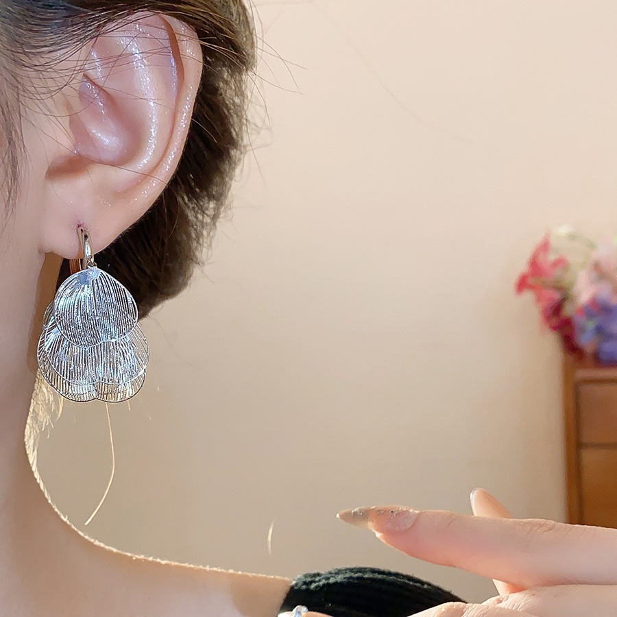 Bông Tai Thả Cánh Hoa Rỗng Phong Cách Thanhh lịch
