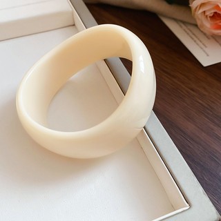 Vòng tay acrylic phong cách châu Âu và Mỹ, thời trang và đa năng, phù hợp dành cho nữ.