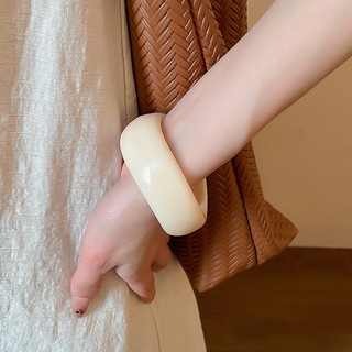 Vòng tay acrylic phong cách châu Âu và Mỹ, thời trang và đa năng, phù hợp dành cho nữ.
