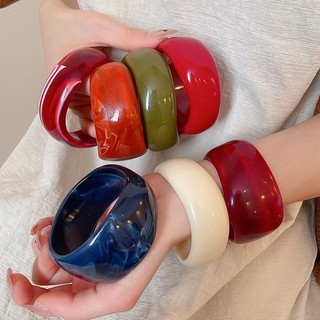 Vòng tay acrylic phong cách châu Âu và Mỹ, thời trang và đa năng, phù hợp dành cho nữ.