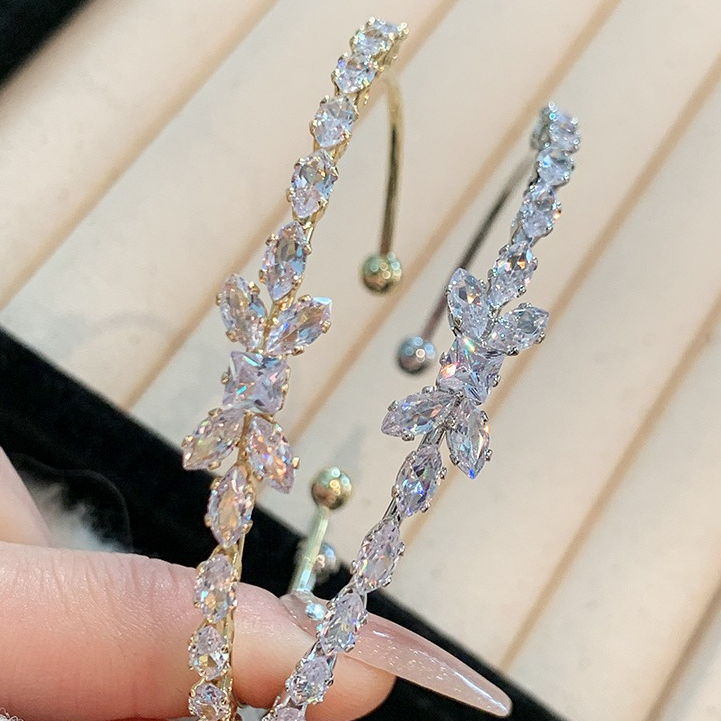 Vòng tay zircon nơ mở nhẹ nhàng, sang trọng - trang sức thời trang và tinh tế