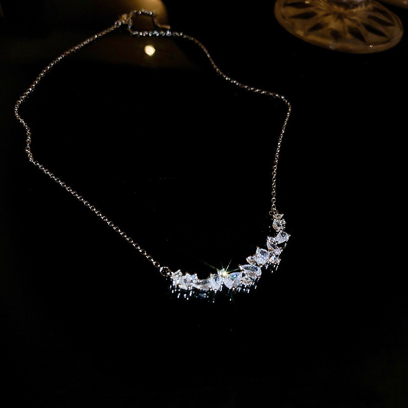 Bộ vòng tay dát zircon sang trọng - Phụ kiện hoàn hảo cho buổi hẹn hò