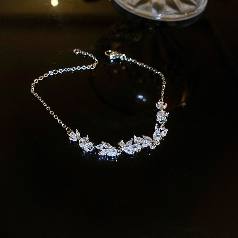 Bộ vòng tay dát zircon sang trọng - Phụ kiện hoàn hảo cho buổi hẹn hò