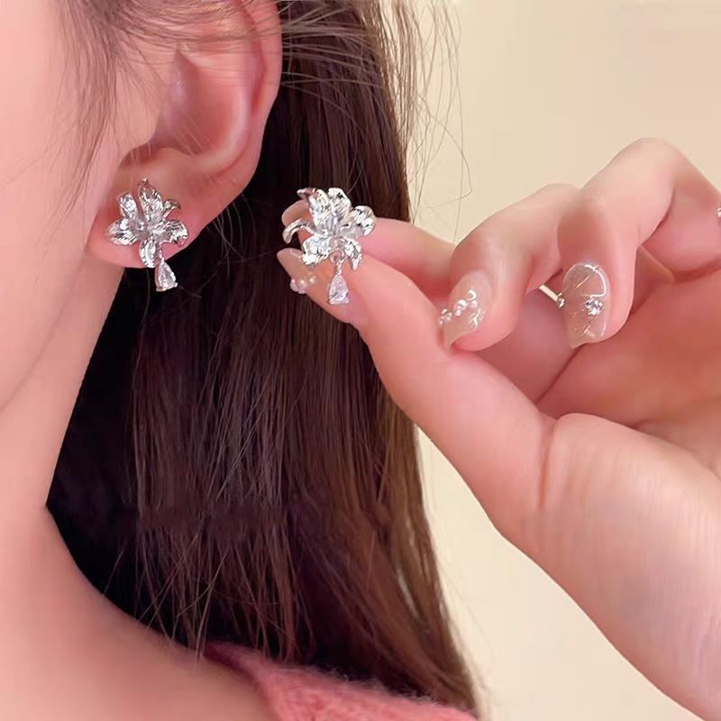 Bông tai hình hoa Lily tinh tế, thích hợp cho nữ, cá tính cao cấp
