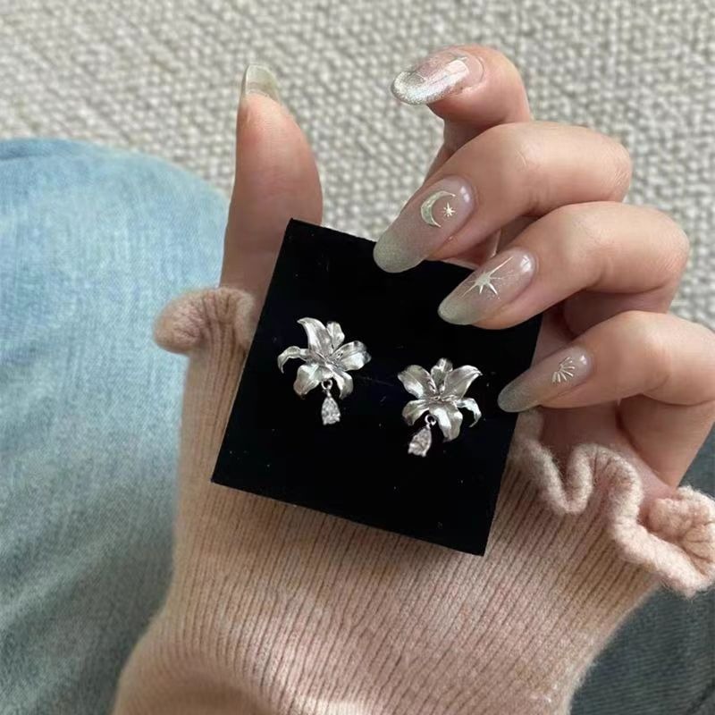 Bông tai hình hoa Lily tinh tế, thích hợp cho nữ, cá tính cao cấp