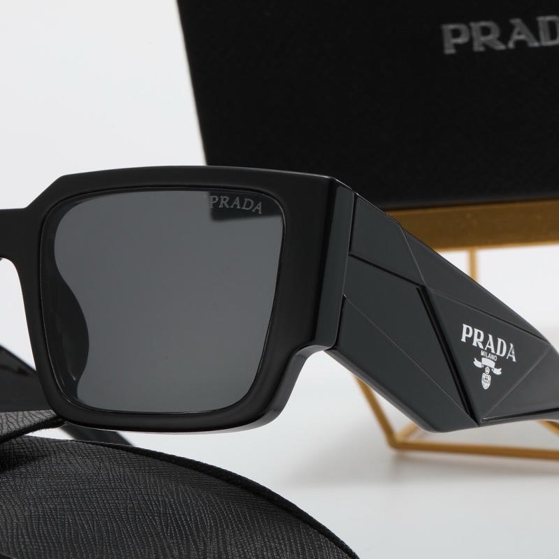 Kính râm gọng vuông độc đáo, phong cách châu Âu và Mỹ, phù hợp chụp ảnh streetstyle và các dịp đặc biệt.