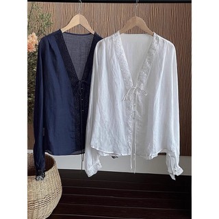 Áo sơmi tay dài nữ, cổ chữ V thêu ren, style Hàn Quốc