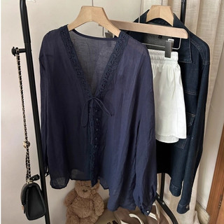Áo sơmi tay dài nữ, cổ chữ V thêu ren, style Hàn Quốc
