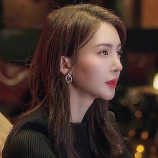 Vòng tai hình học vintage vàng kim loại, thoáng mát và sang trọng