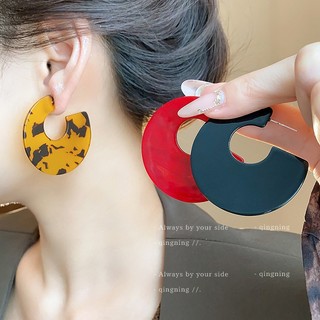 Bông tai tròn kim loại màu bạc phong cách cổ điển Châu Âu và Mỹ - Phụ kiện thời trang đơn giản cho nữ