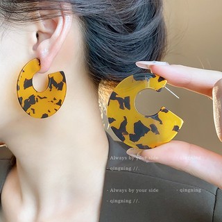 Bông tai tròn kim loại màu bạc phong cách cổ điển Châu Âu và Mỹ - Phụ kiện thời trang đơn giản cho nữ