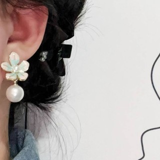 Bông tai ngọc trai màu sắc đa dạng, thiết kế sang trọng và thời trang