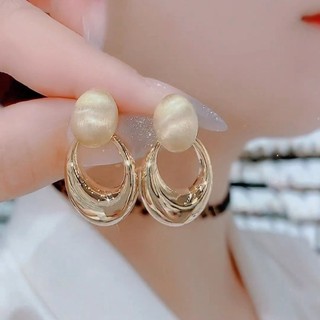 Nhẫn tai hình bầu dục mờ, thiết kế sang trọng và tinh tế