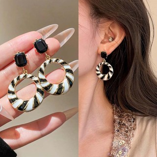 Bông tai retro hồng kông phong cách với thiết kế hình học chấm bi nhỏ đen trắng