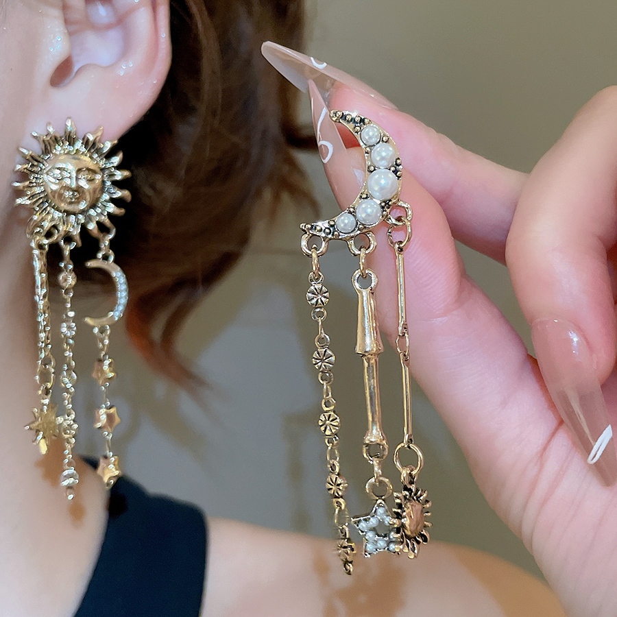 Bông tai bạc kim thiết kế mặt trăng và ngôi sao, tua rua ngọc trai, phù hợp style cá tính nữ cao cấp.