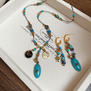 Bông tai đính cườm cổ điển và vòng cổ xương đòn cá tính thời trang