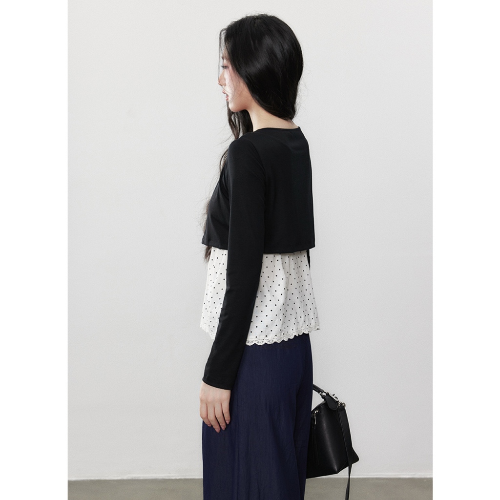 【Hàng giao ngay】Áo sơ mi phiên bản Hàn Quốc, cổ chữ V, slim-fit, màu trắng chấm bi dài tay phù hợp mùa thu