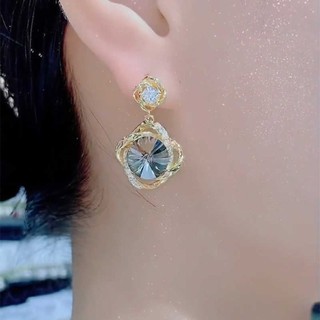 Thiết kế Sense - Bông tai tua rua pha lê màu xám, ánh sáng tinh tế, sang trọng