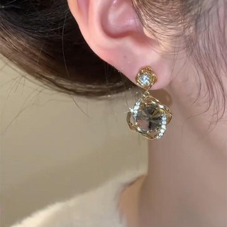 Thiết kế Sense - Bông tai tua rua pha lê màu xám, ánh sáng tinh tế, sang trọng