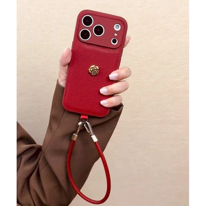 Hoa Camellia Năm Mới Da Đỏ Wrsit Dây Đeo Ốp Lưng Điện Thoại iPhone 17Promax 17Pro 12 13 14 15 16 Pro Max 11 Chống Sốc Bảo Vệ Toàn Diện Nữ Vỏ Điện Thoại Di Động