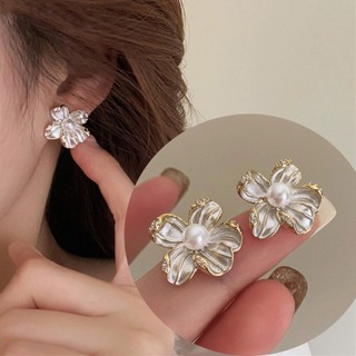 Bông tai ngọc trai hoa trắng tinh tế cổ điển, chất lượng cao cấp, nhẹ nhàng sang trọng