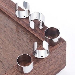 Thắt lưng thép không gỉ handmade với thiết kế lỗ tai kẹp, phù hợp cho người chưa xỏ khuyên