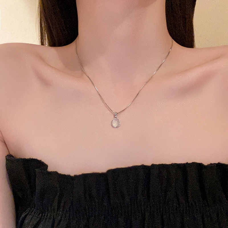 Vòng cổ nhựa tròn - Phụ kiện thời trang sang trọng, phù hợp cho nữ