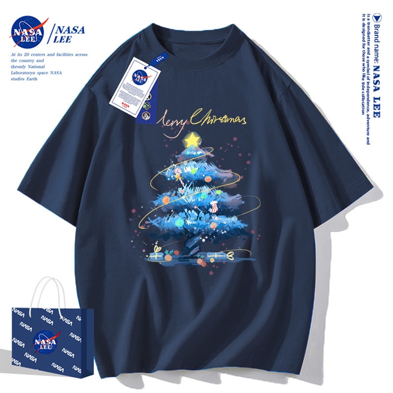 Áo thun cotton ngắn tay hợp tác với NASA - In hình cây thông Noel dưới bầu trời sao 2025