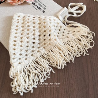 Dây lưng dạng khăn len dệt hình tam giác, dùng làm phụ kiện quàng cổ hoặc thắt lưng thời trang