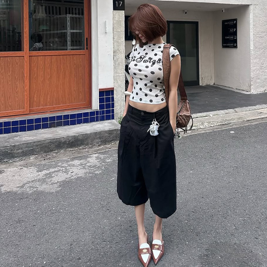 Mẫu áo sơ mi nữ họa tiết chấm bi nhỏ, thiết kế tay ngắn, trendy mùa hè