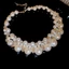 Vòng cổ choker nữ với ngọc trai và kim cương giả màu bạc, phù hợp làm trang sức tiệc cưới theo style vintage glam