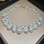 Vòng cổ choker nữ với ngọc trai và kim cương giả màu bạc, phù hợp làm trang sức tiệc cưới theo style vintage glam