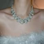 Vòng cổ choker nữ với ngọc trai và kim cương giả màu bạc, phù hợp làm trang sức tiệc cưới theo style vintage glam